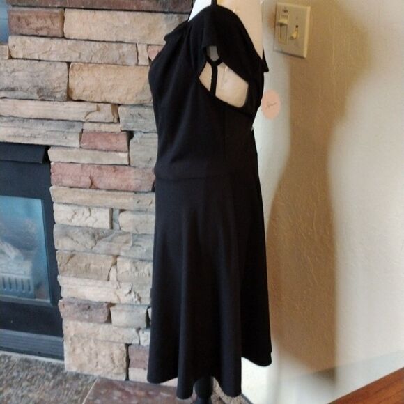 NWT Soprano On/Off Shoulder LBD - Picture 4 of 10
